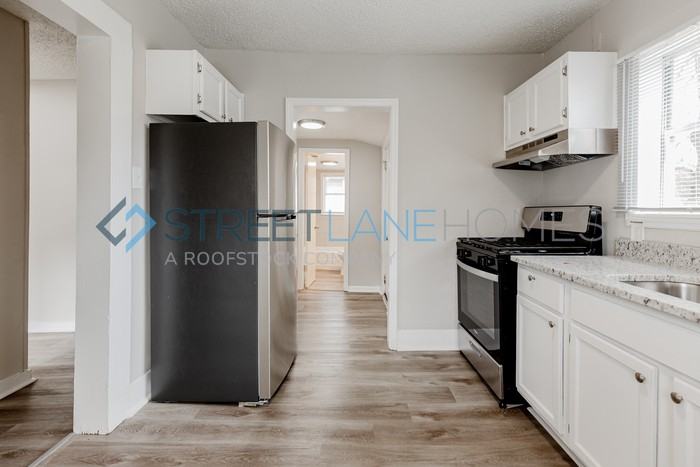 705 61st St - Photo 3 of 15