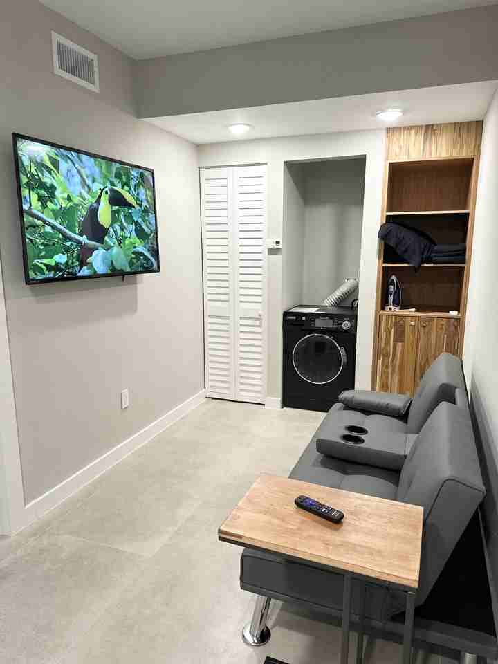 984 Sw 4th St #1 - Photo 3 of 13