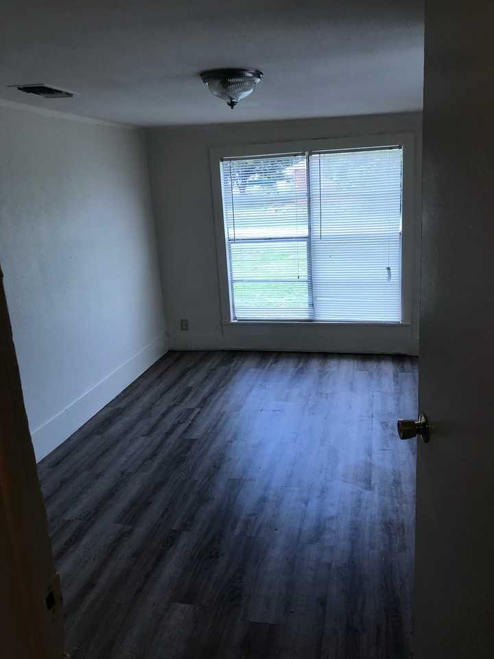 201 S Main St #1 - Photo 7 of 11