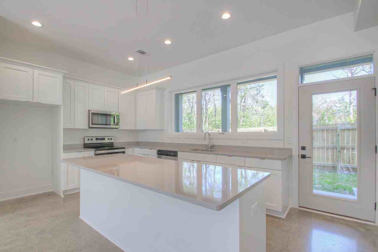 1540 Yarra St #1 - Photo 7 of 50