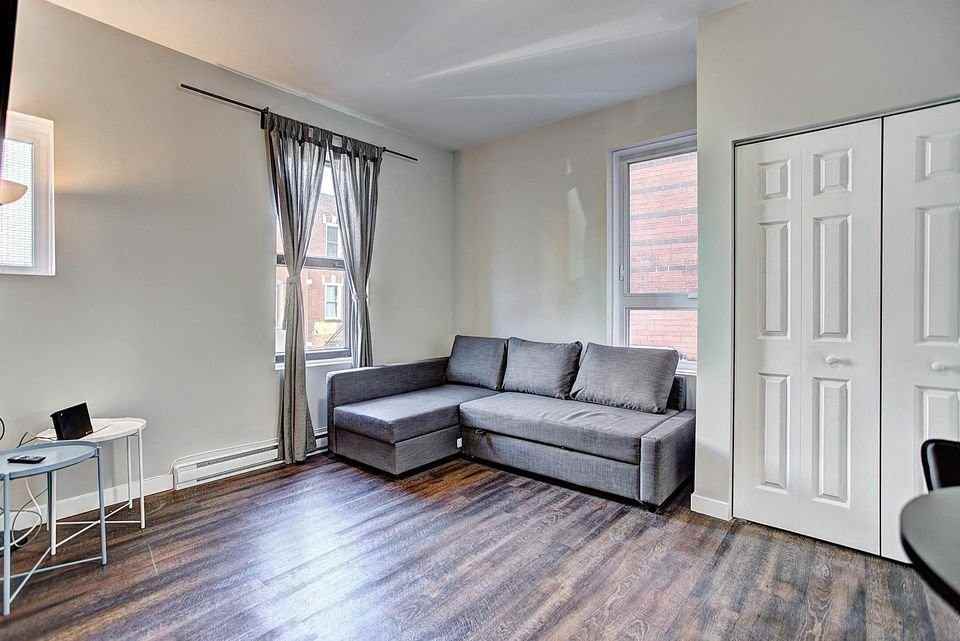 5161 Chemin de la Côte des Neiges - Photo 3 of 7