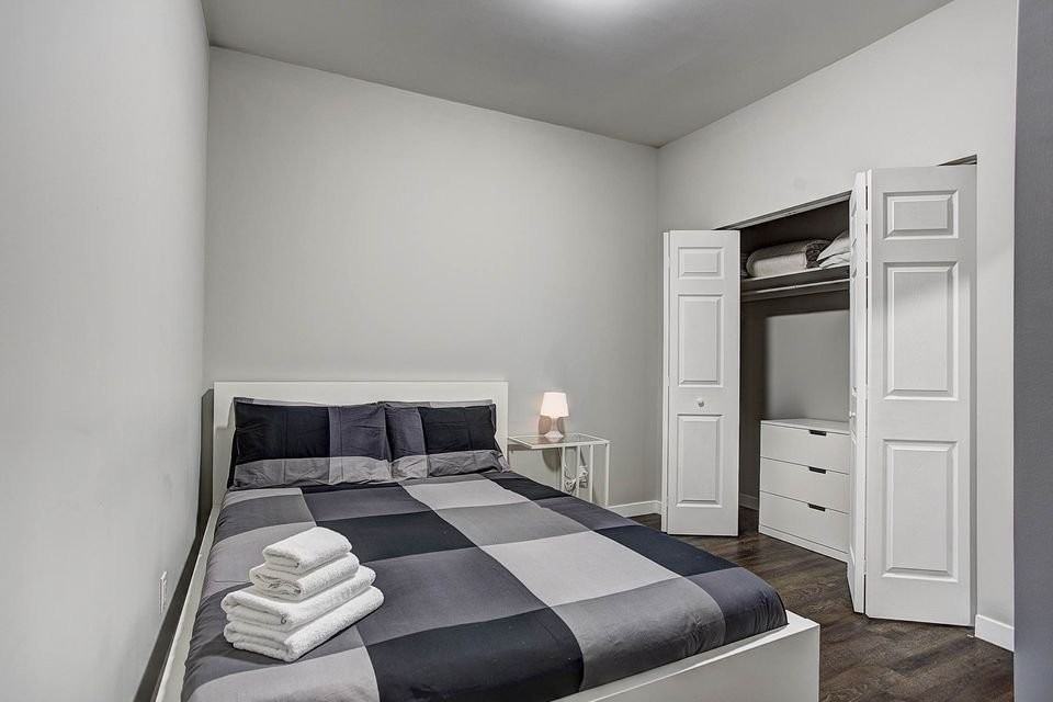 5161 Chemin de la Côte des Neiges - Photo 2 of 7