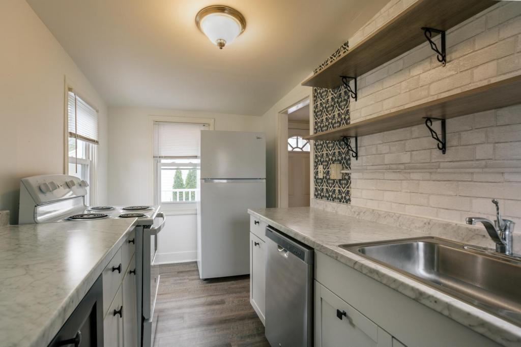 333 Madison St - Photo 2 of 6