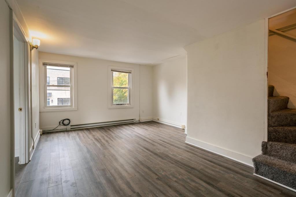 333 Madison St - Photo 4 of 6