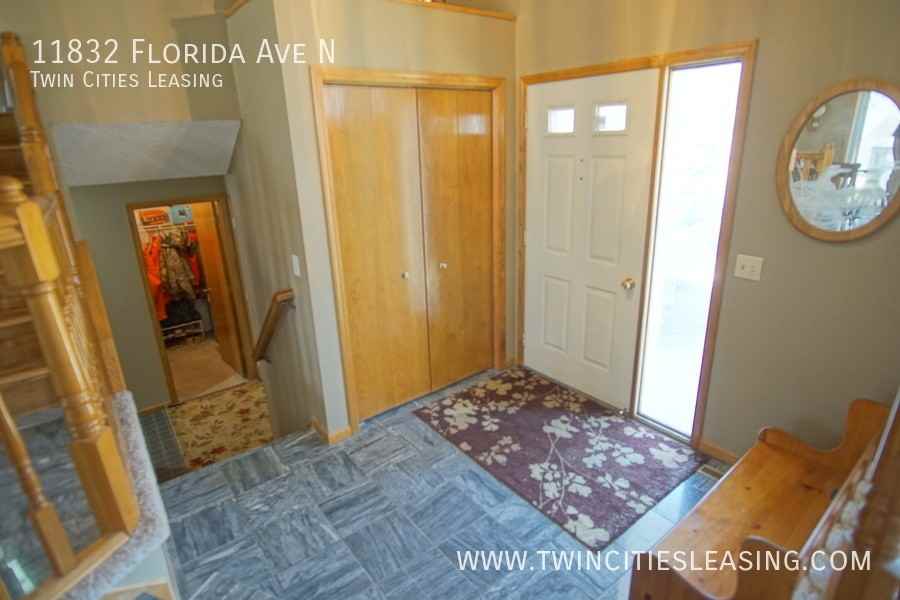 11832 Florida Ave N - Photo 2 of 35