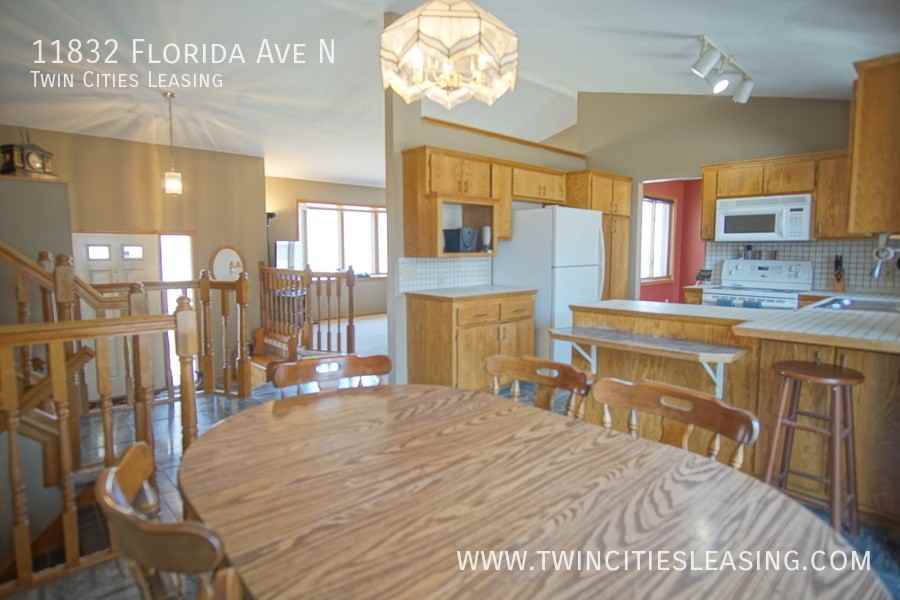 11832 Florida Ave N - Photo 3 of 35