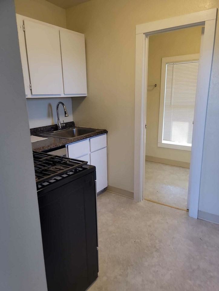 235 Se 76th Ave #4 - Photo 2 of 8