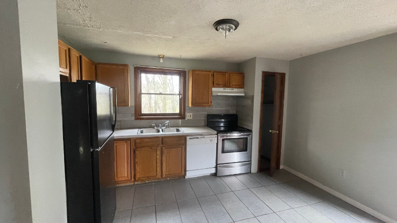 63 Wisteria St - Photo 3 of 16