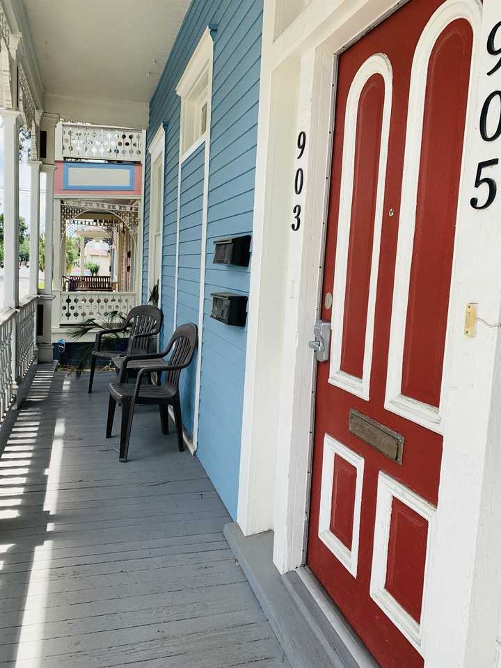 903 Montgomery St #903 - Photo 2 of 45