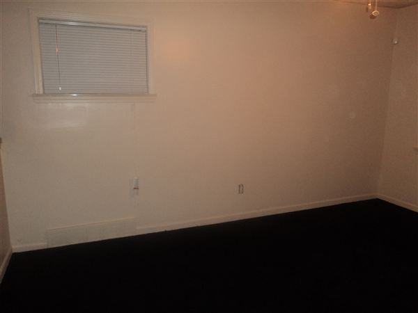 25833 Elsinore St - Photo 3 of 4