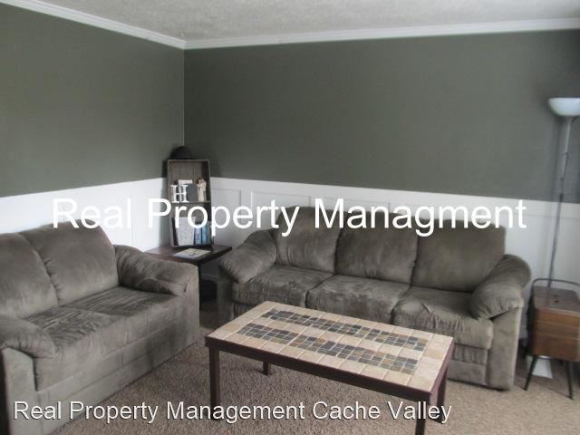 475 367 E 2620 N - Photo 2 of 8