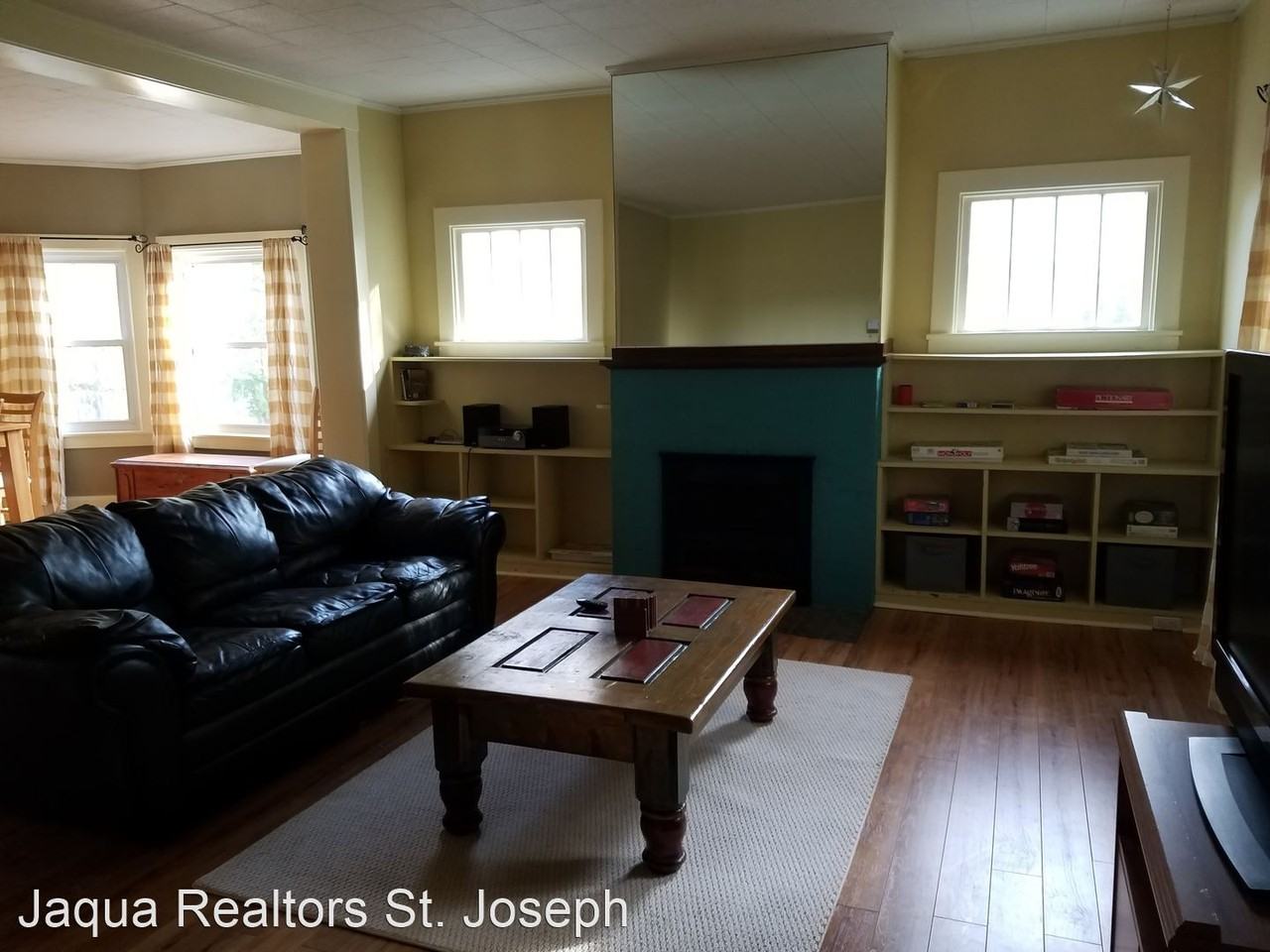 423 Erie Street South Haven, MI - Photo 3 of 11