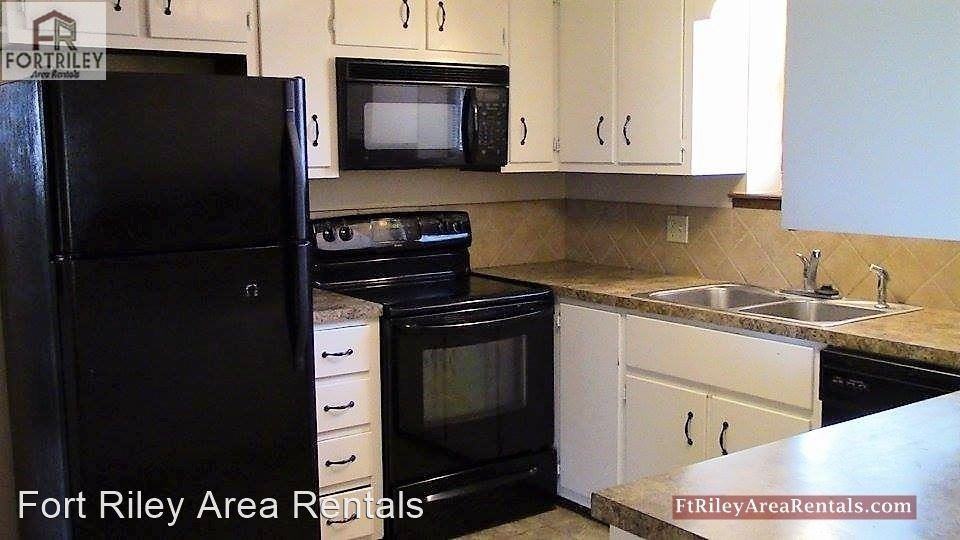 1009 Lakeview St - Photo 2 of 20