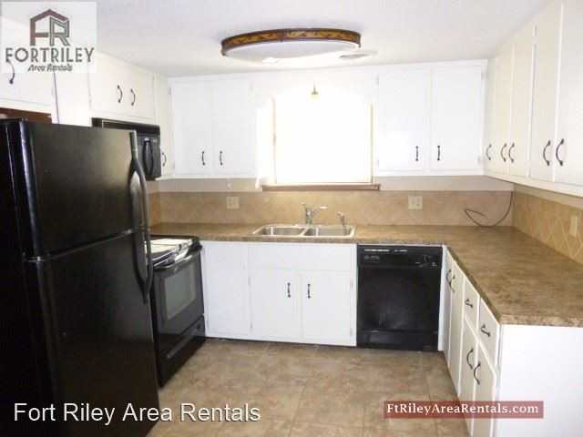1009 Lakeview St - Photo 3 of 20