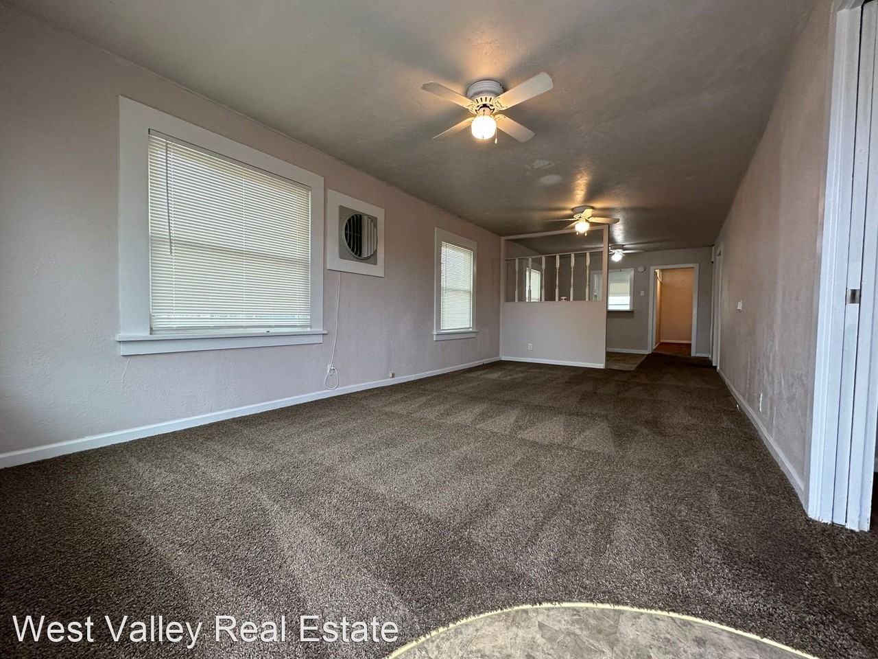 604 Tyler St - Photo 3 of 19