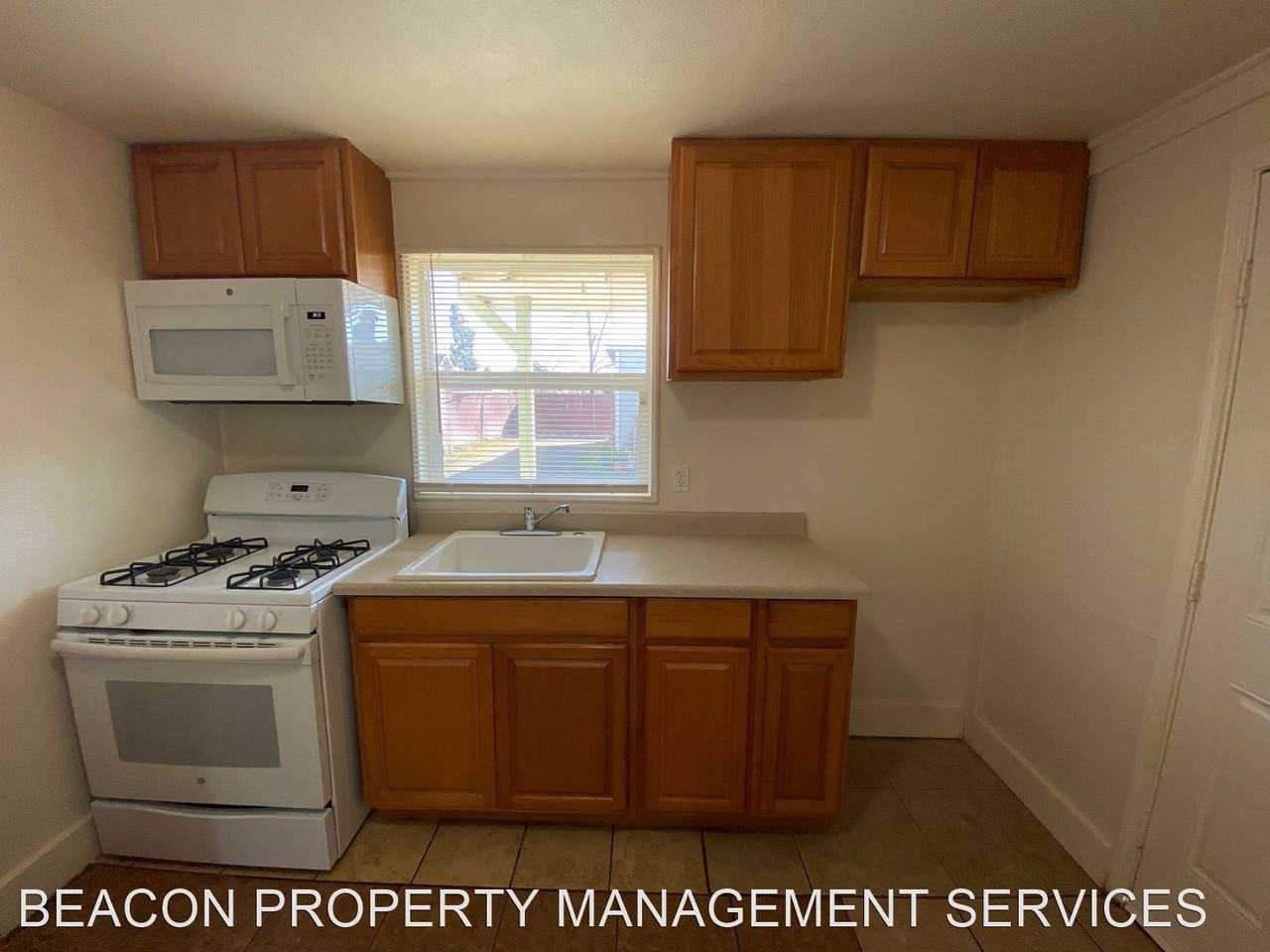 408 E OAK STREET - Photo 3 of 14