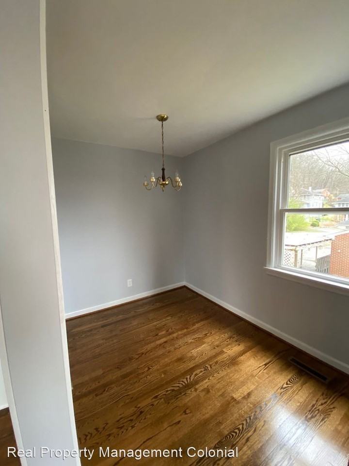 1346 Woodbine St Se - Photo 3 of 8