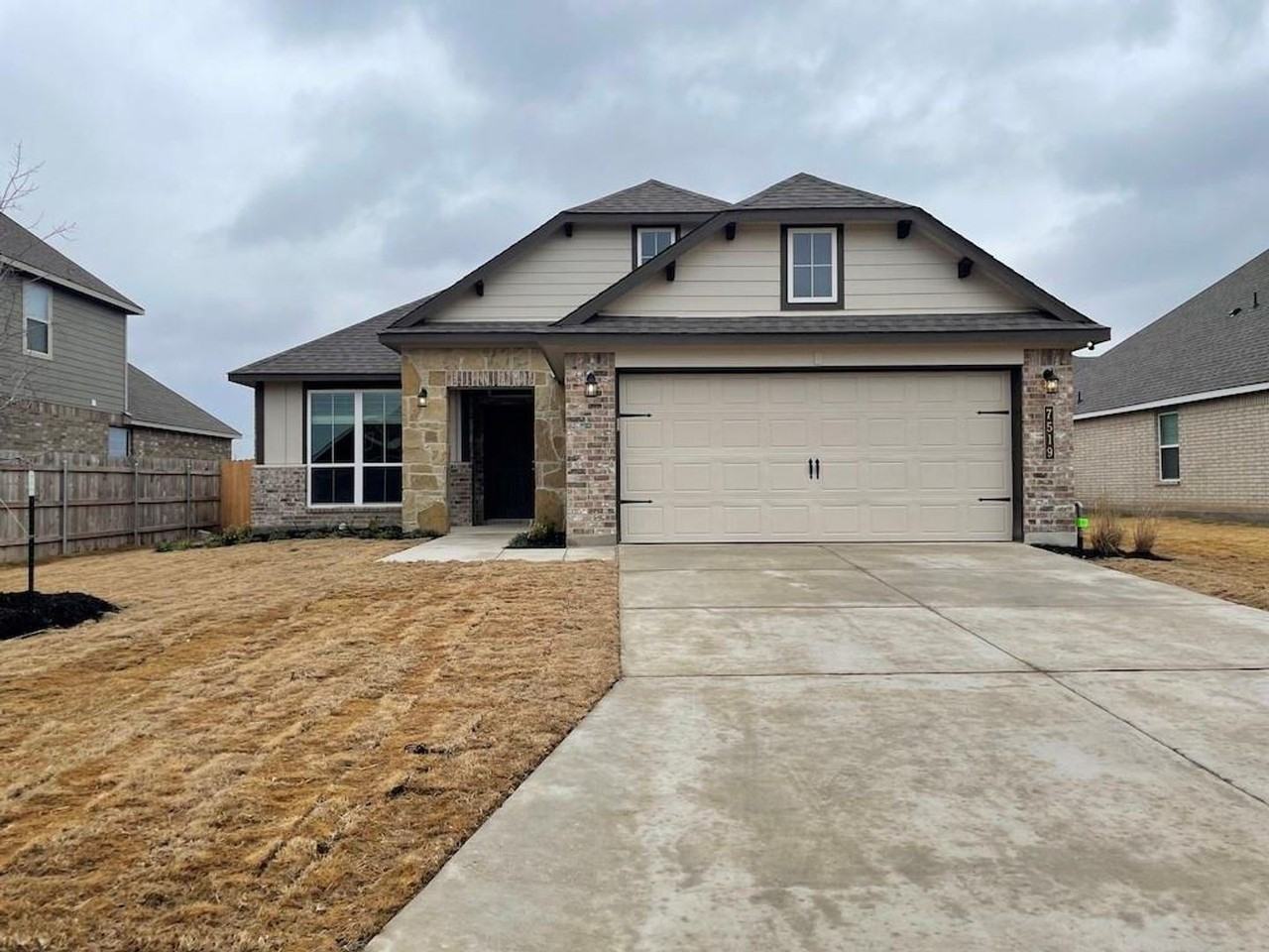 7519 Broadmoor Cv