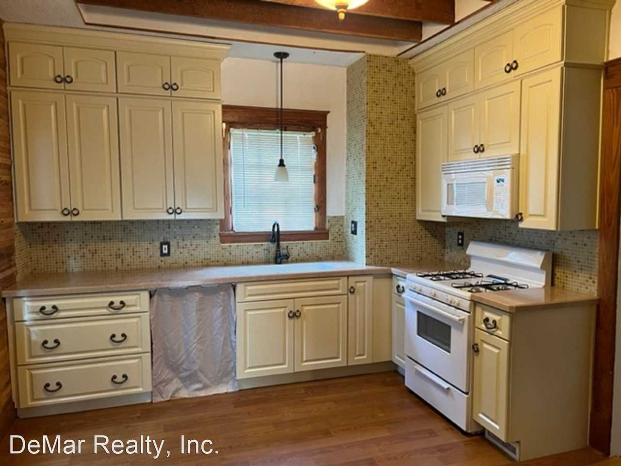 649 W Warren Ave - Photo 3 of 9