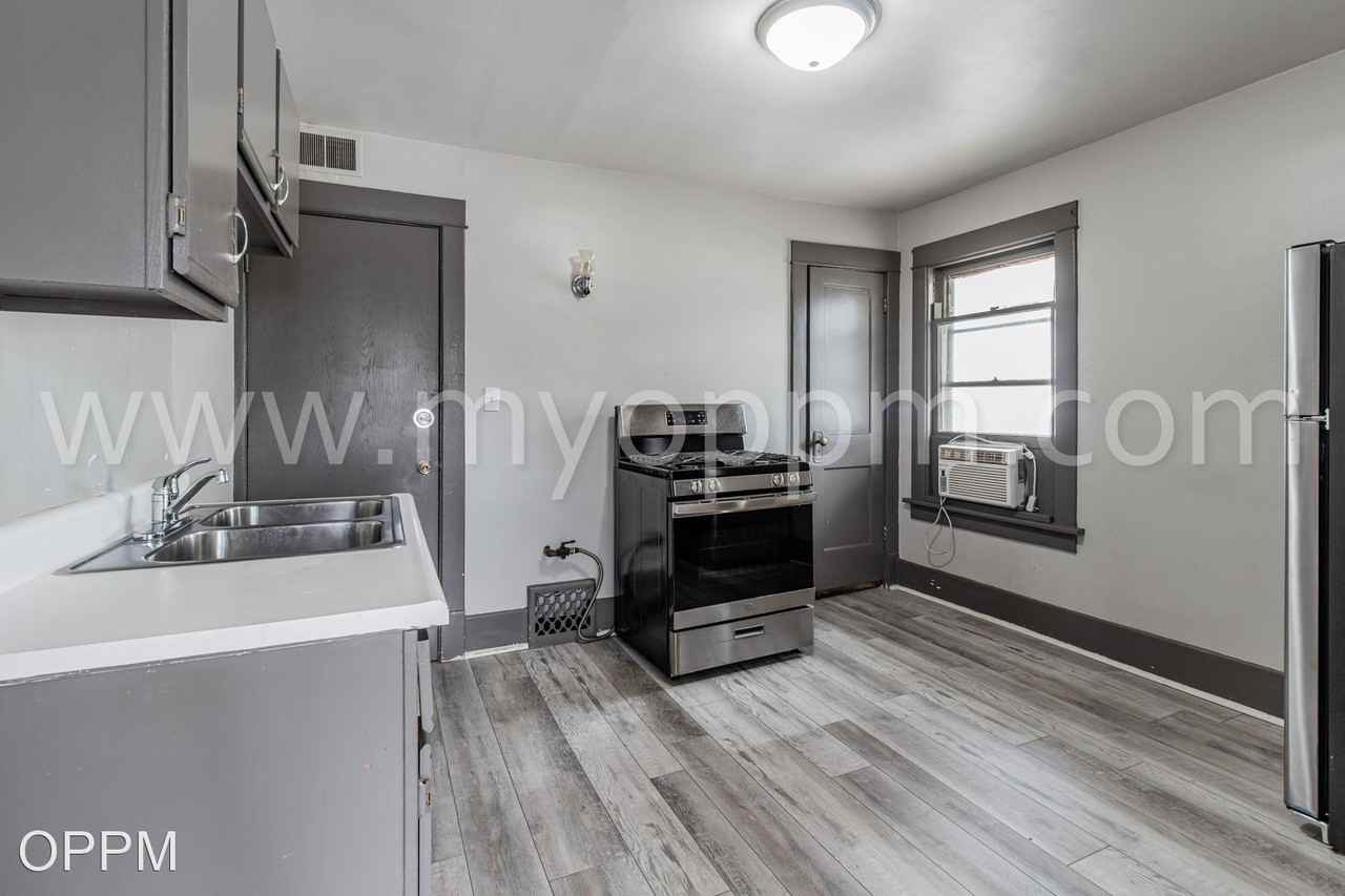 123 N 41ST - Photo 2 of 10