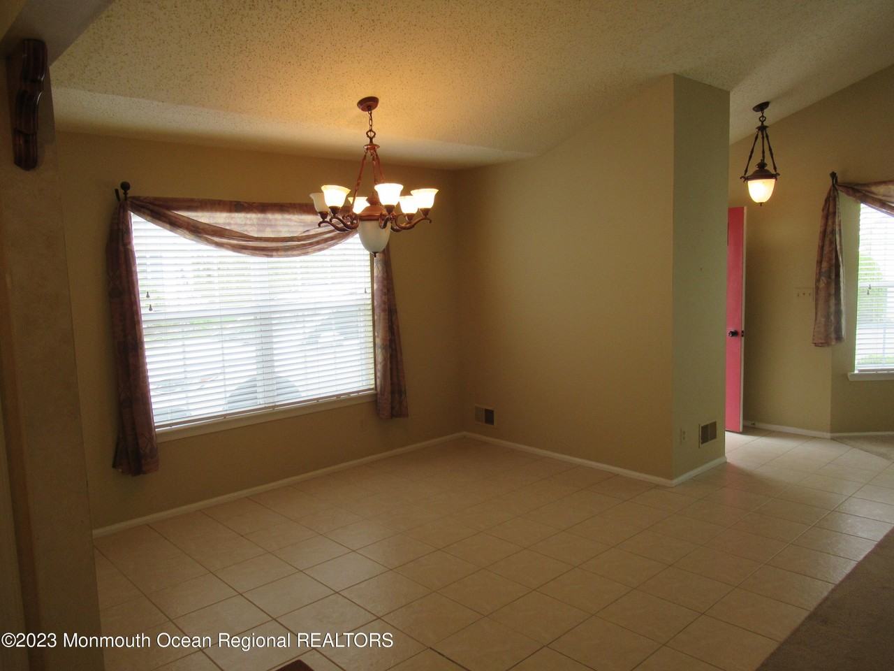 73 Farnworth Close - Photo 3 of 16