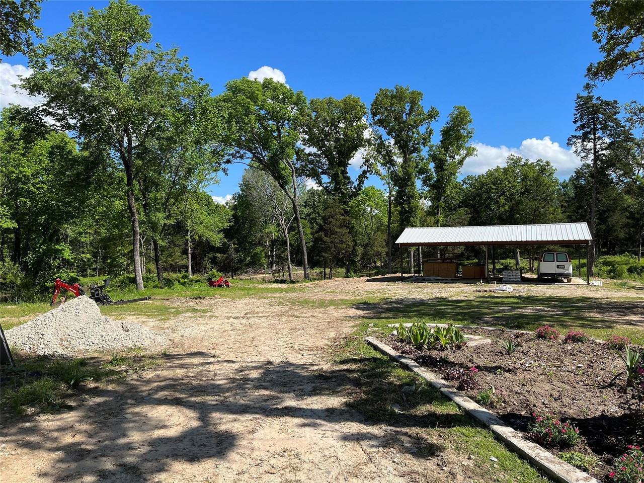 12046 Center St - Photo 3 of 11