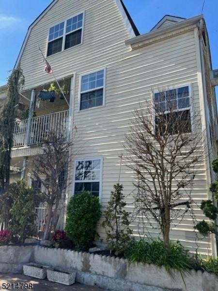 447 Bound Brook Rd - Photo 2 of 6