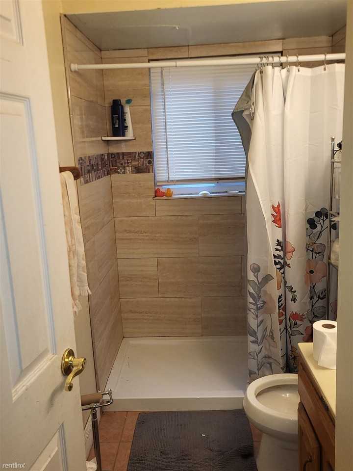 2863 Marshall St - Photo 3 of 33