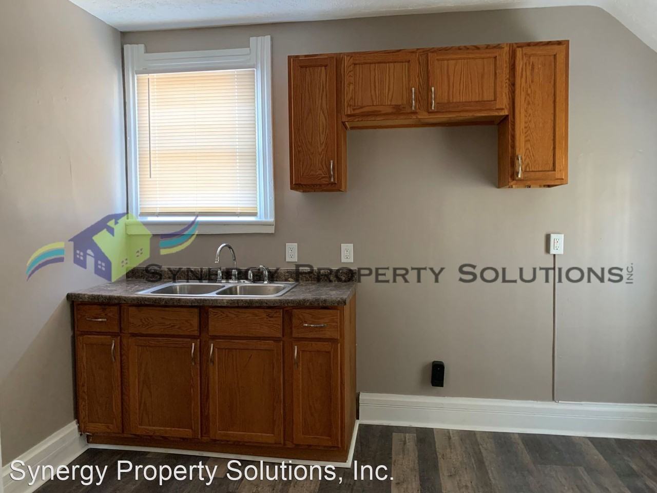 Marion Ave 188 - 188 1/2 - Photo 2 of 32