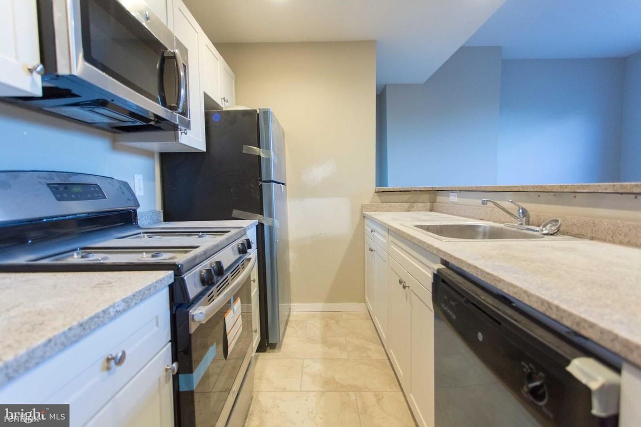 407 S 11th St - Photo 3 of 11