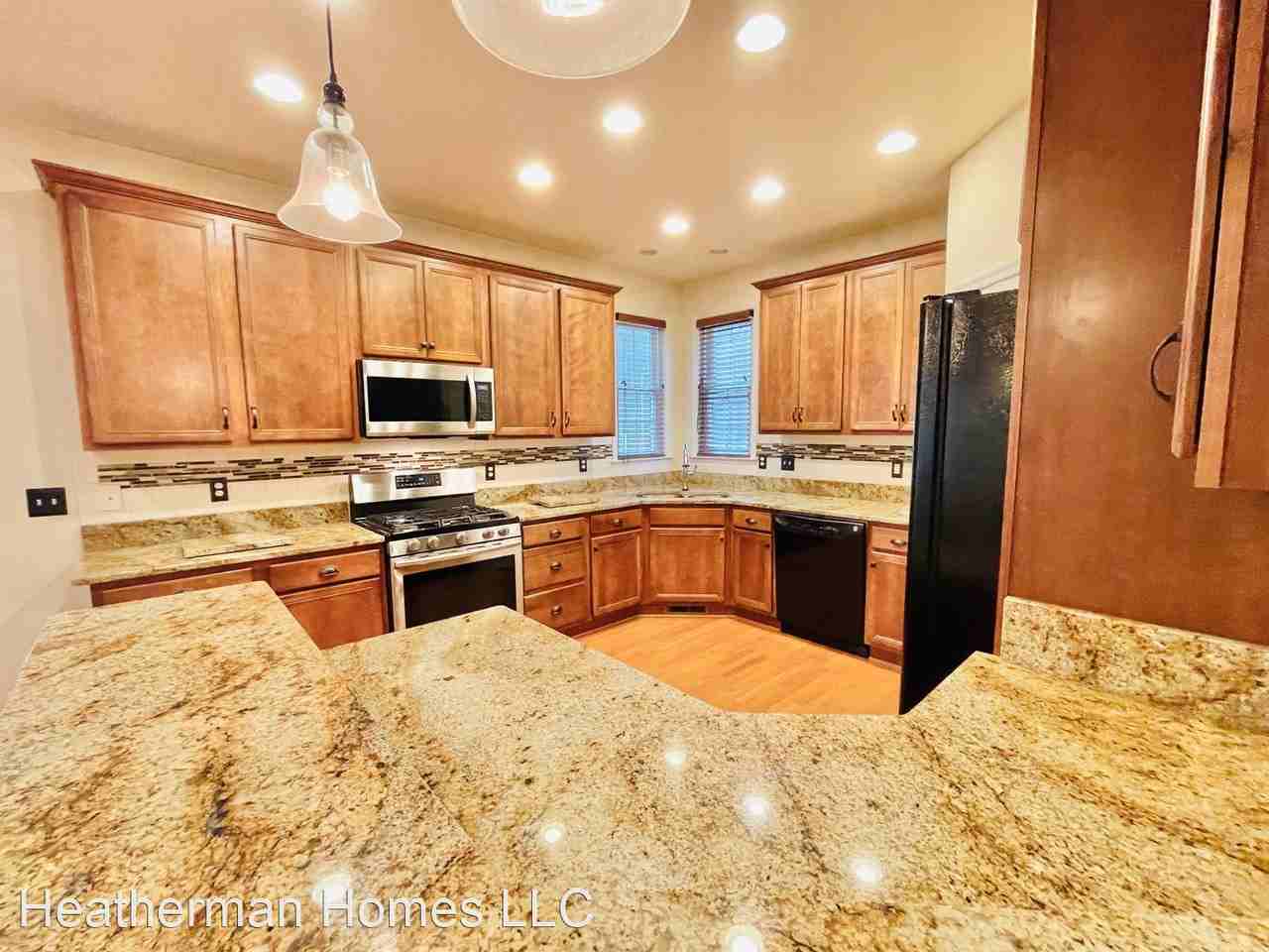 16703 Fairfax Dr - Photo 3 of 24