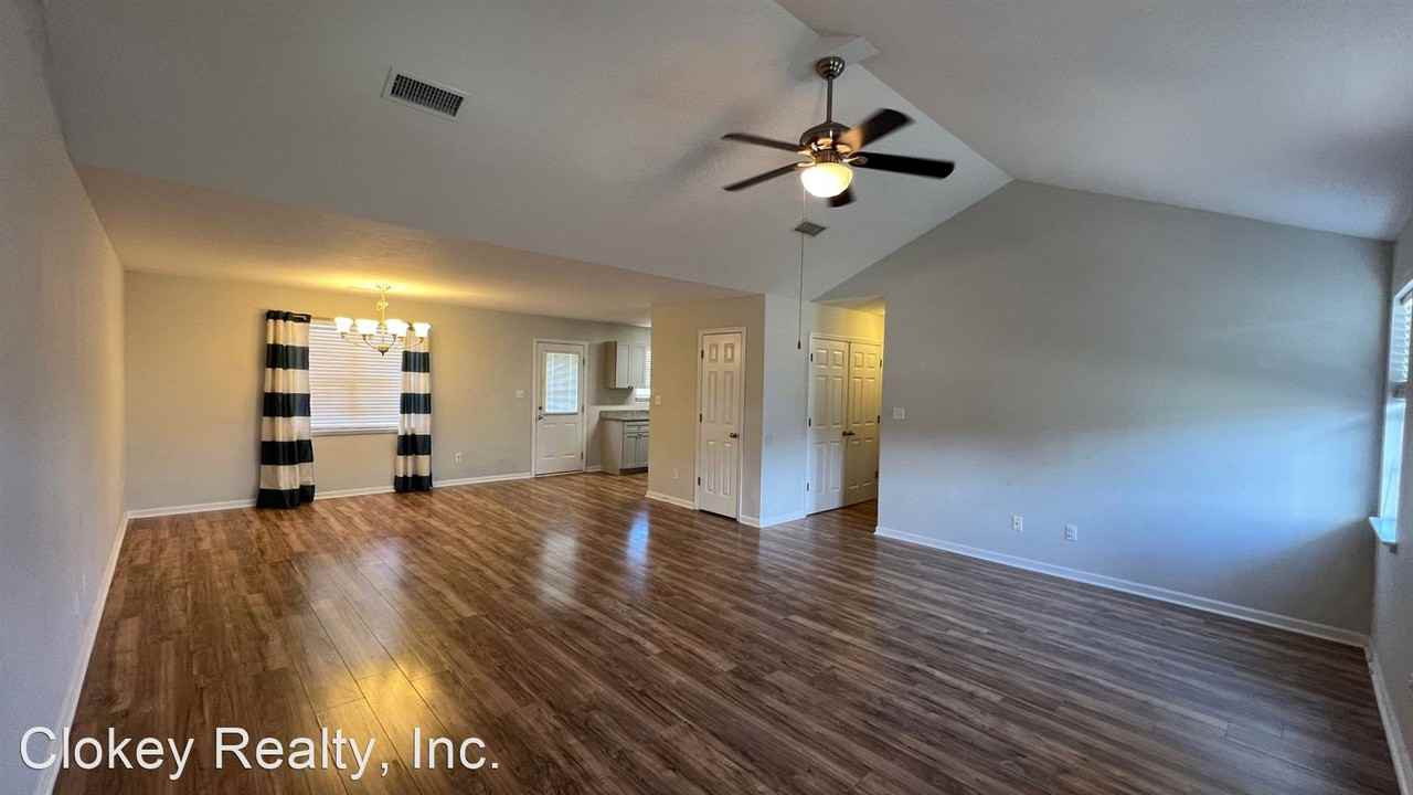 104 Cole Ln - Photo 2 of 13