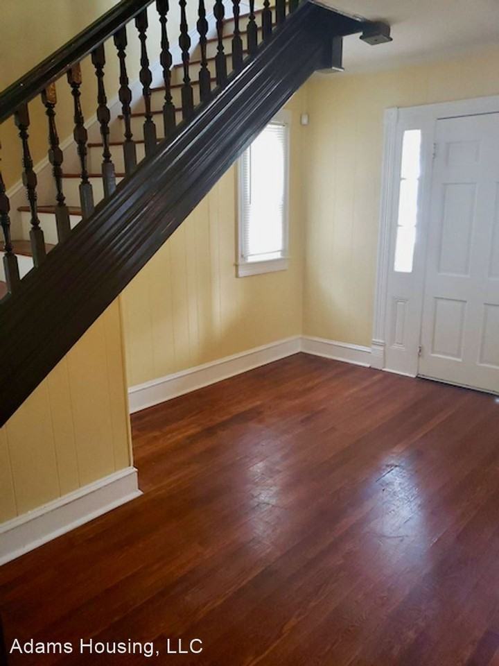 700 Smith Street - Photo 3 of 15