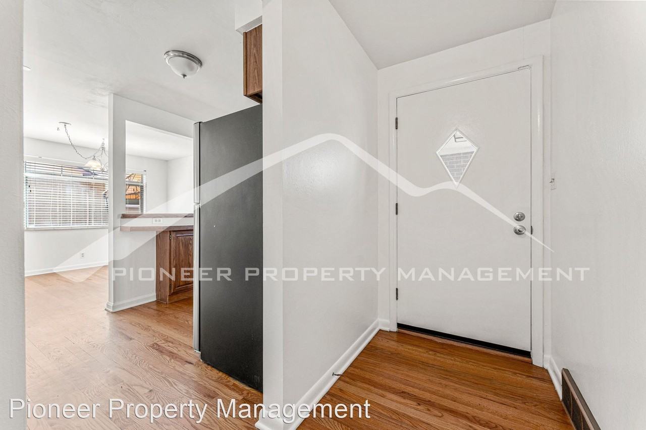2430 Miller St - Photo 3 of 23