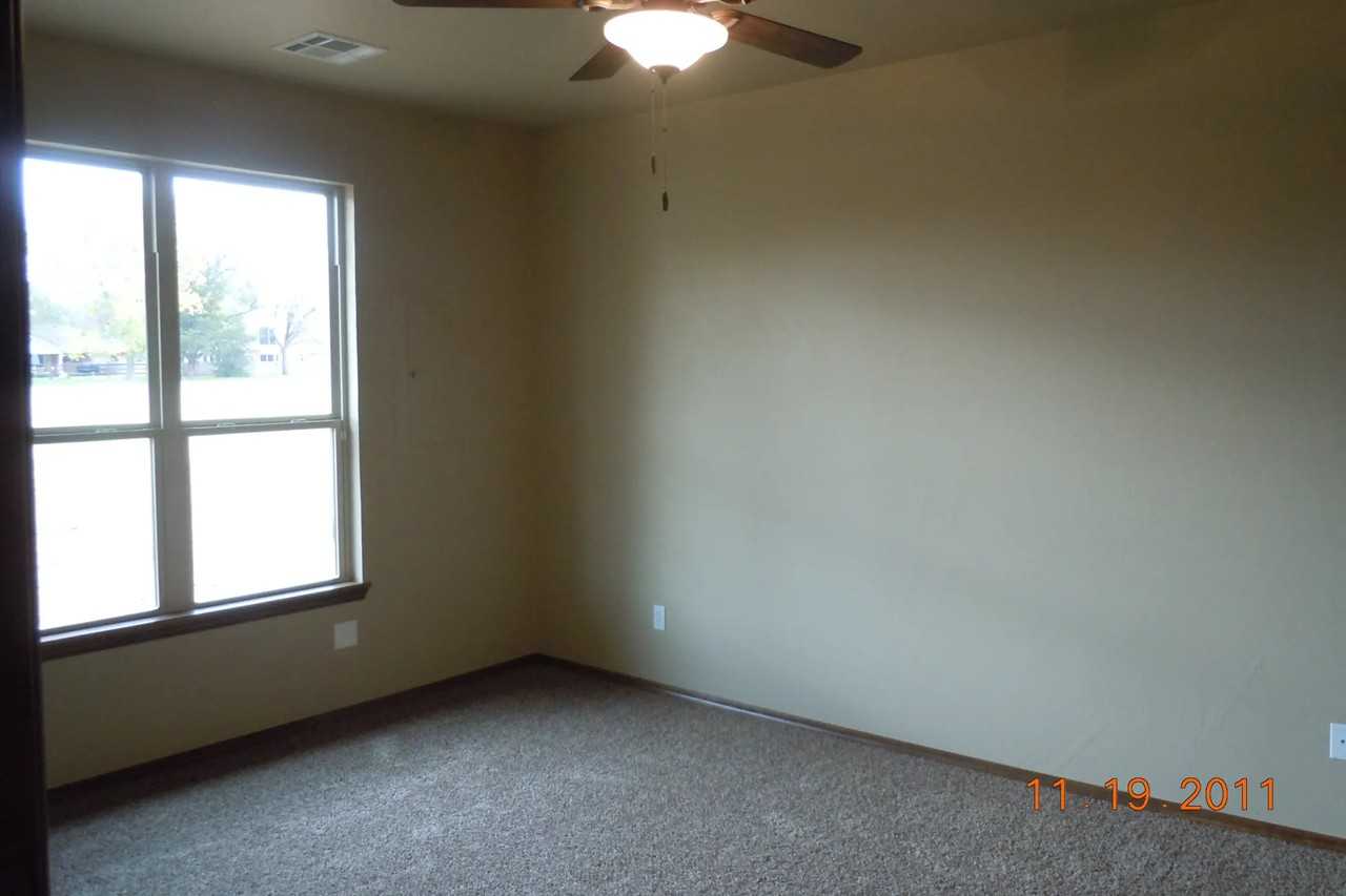 11416 Nw 121st Pl - Photo 3 of 8