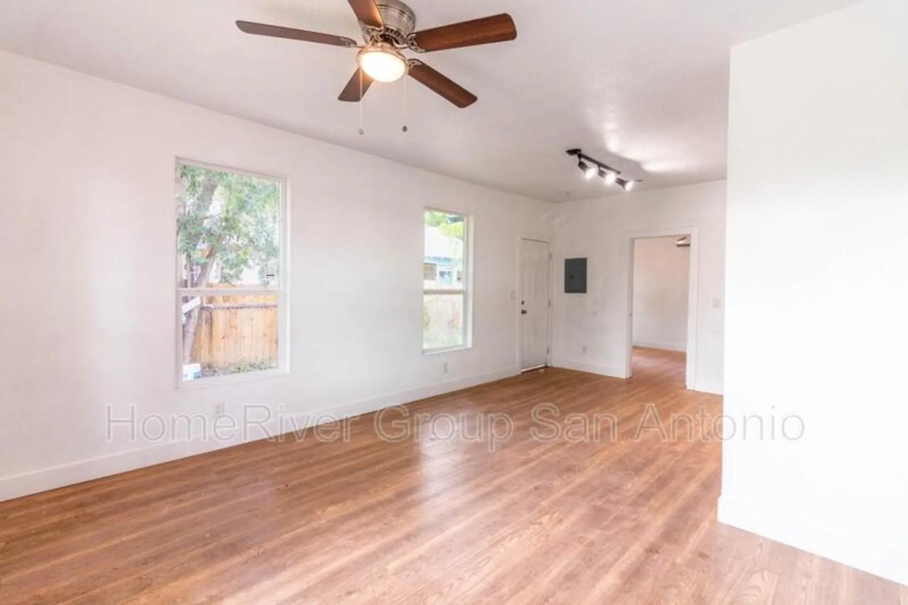 241 E Dullnig Ct - Photo 3 of 10