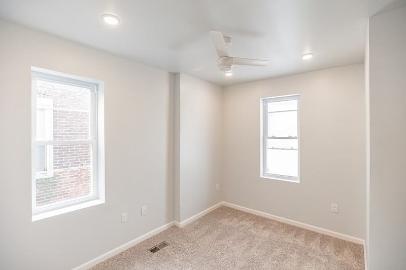 5611 Arlington St - Photo 6 of 16