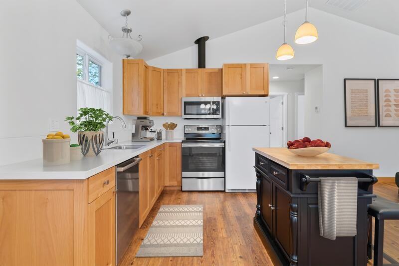 44 Pine Ave #B - Photo 3 of 19