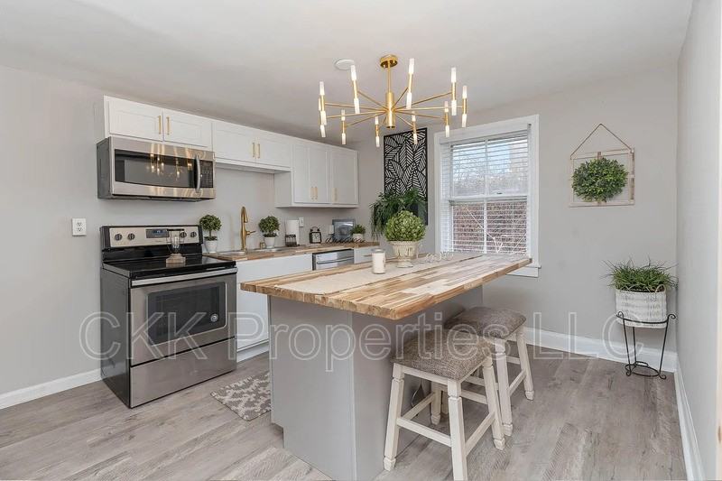 1220 5th Ave - Photo 2 of 5