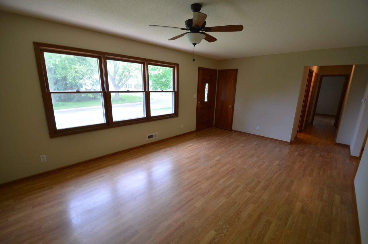 707 Oakland Cir - Photo 2 of 6