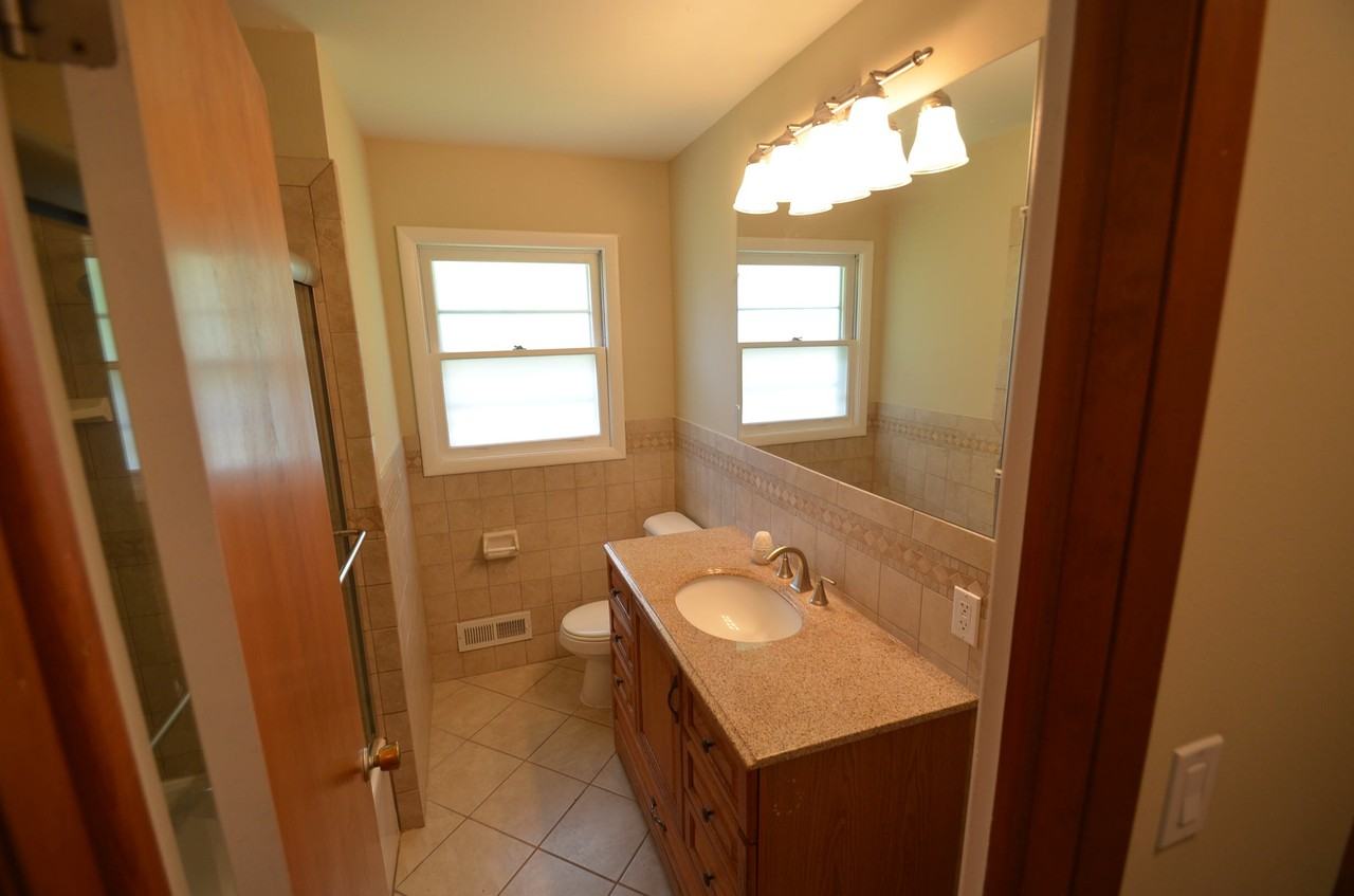 707 Oakland Cir - Photo 3 of 6