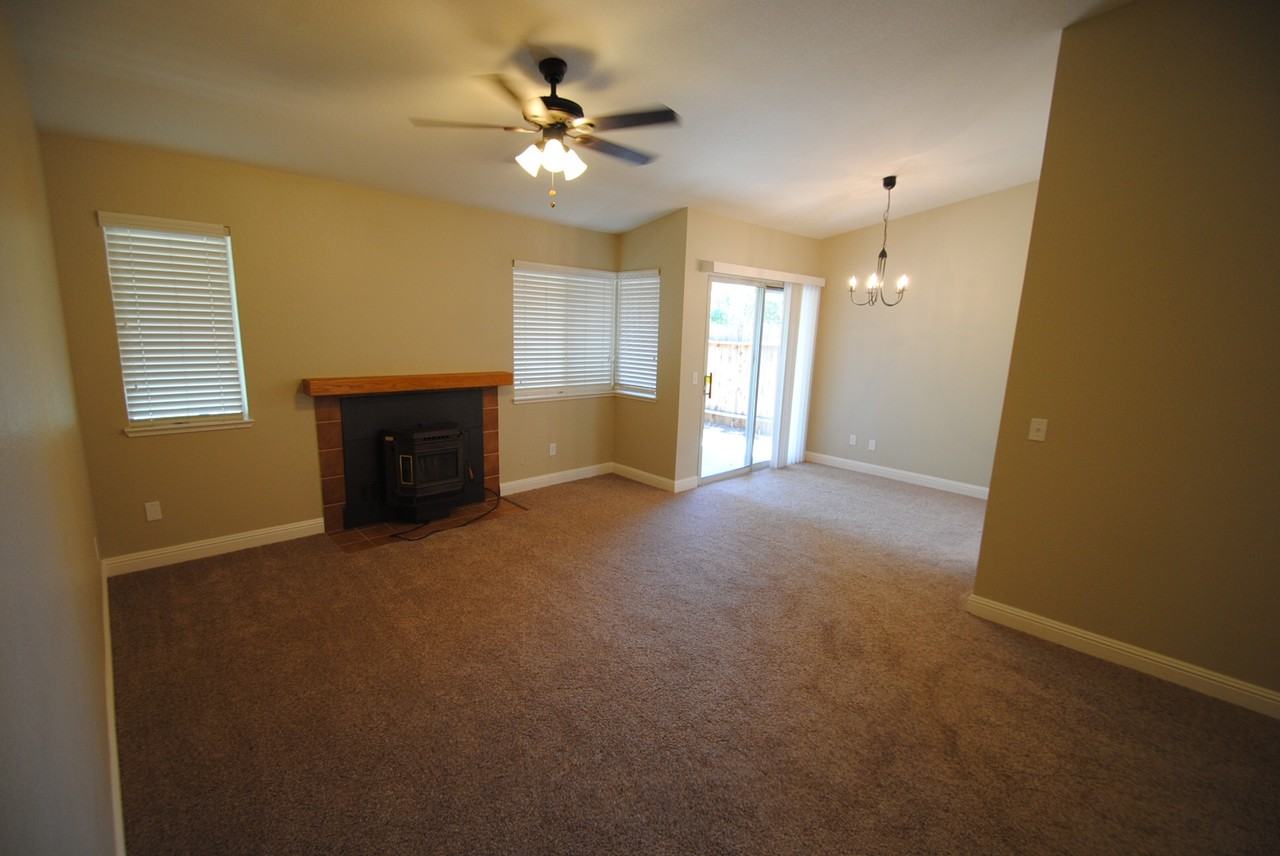 527 Oakborough Ave - Photo 3 of 10