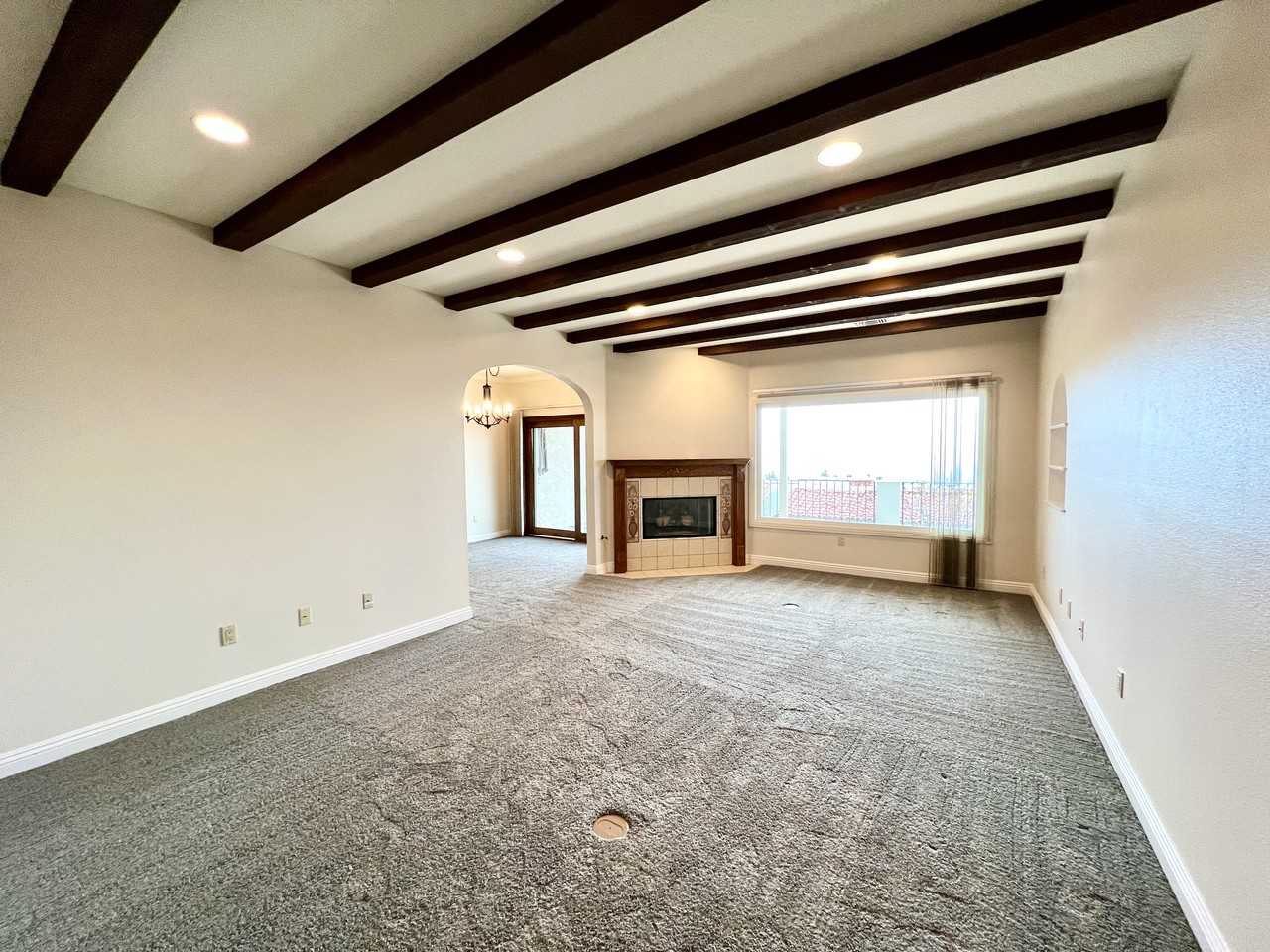 888 W Highpoint Dr - Photo 2 of 18