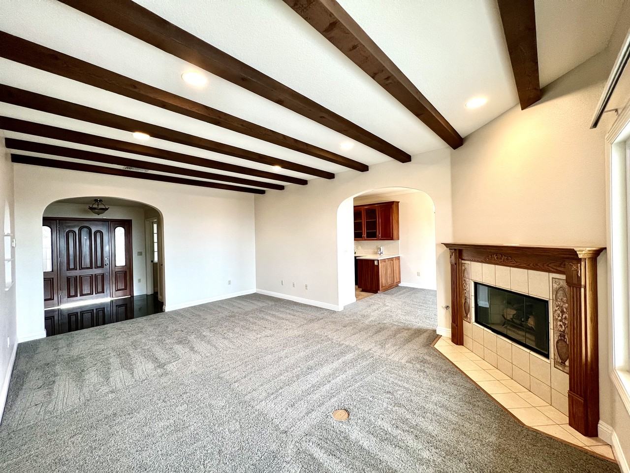 888 W Highpoint Dr - Photo 3 of 18