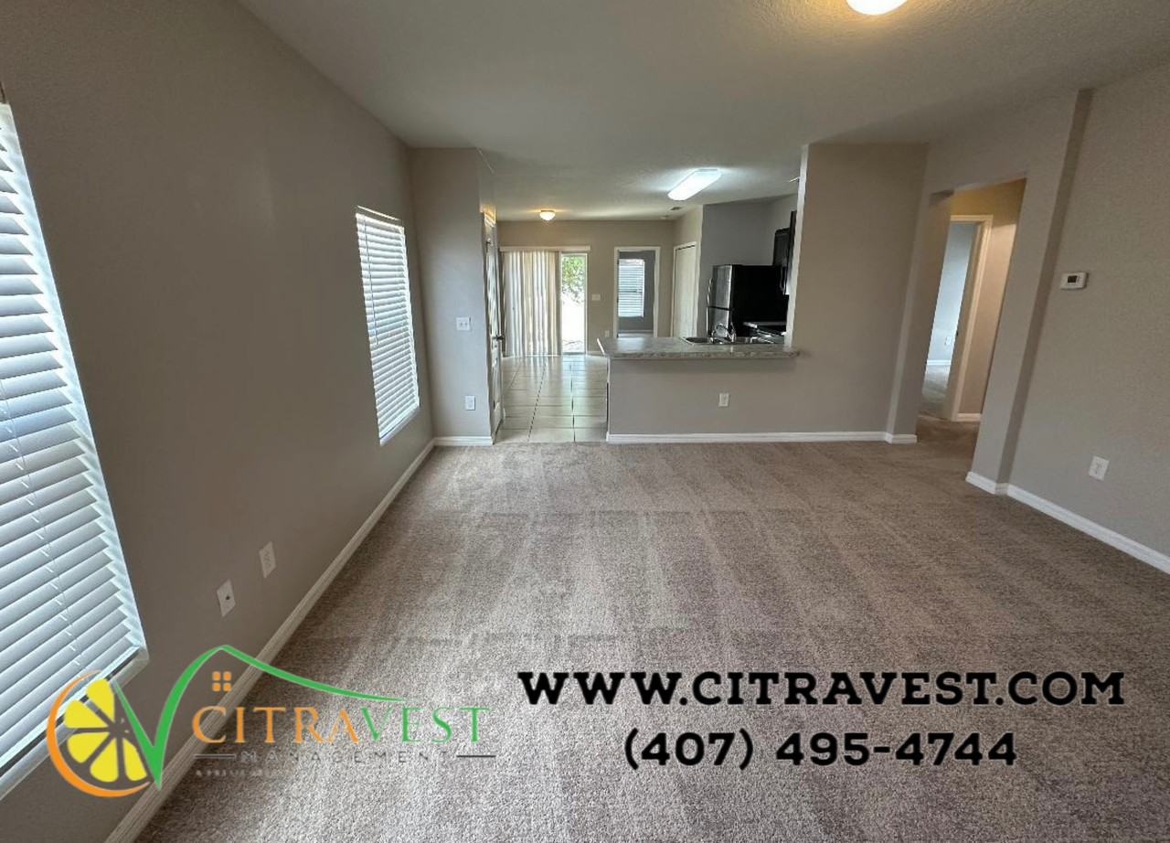 211 Hibiscus St - Photo 2 of 10