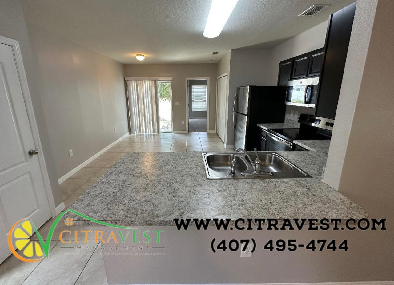 211 Hibiscus St - Photo 3 of 10