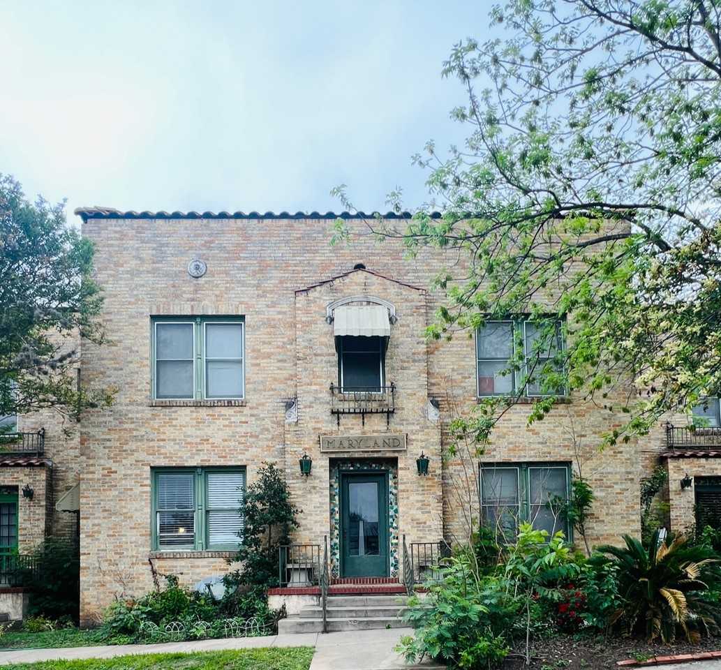 329 W Huisache Ave Apartments in Monte Vista, San Antonio, TX 78212