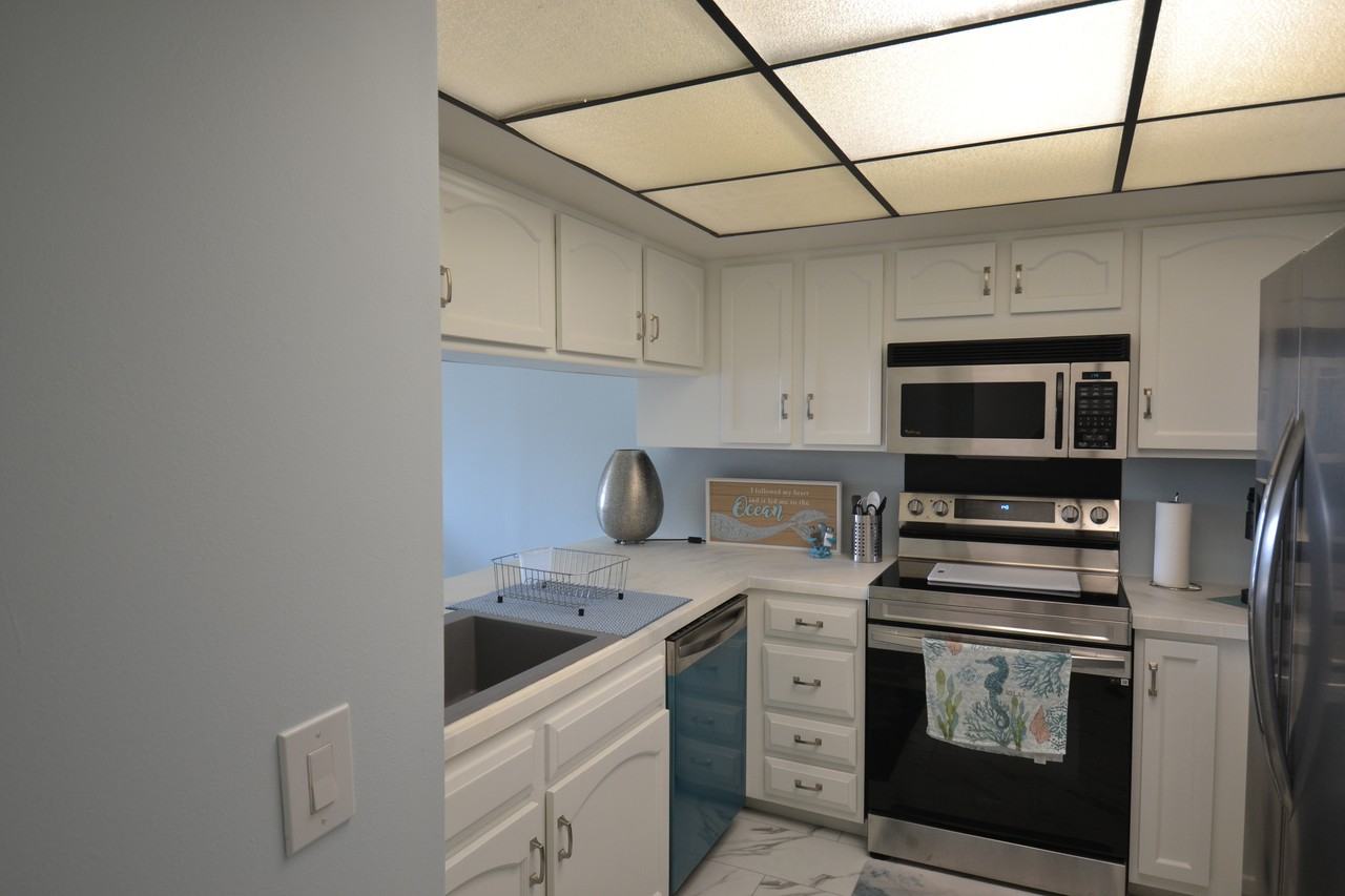 238 Mariner Dr - Photo 3 of 50