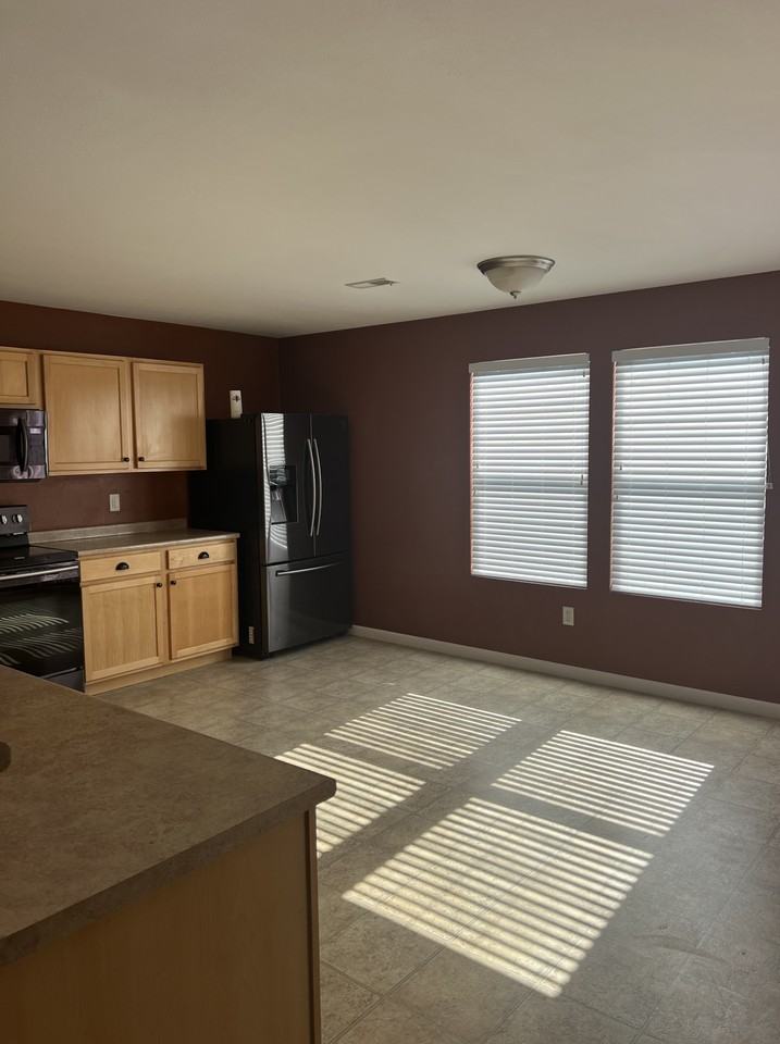 6460 Avalon Dr Se - Photo 3 of 18