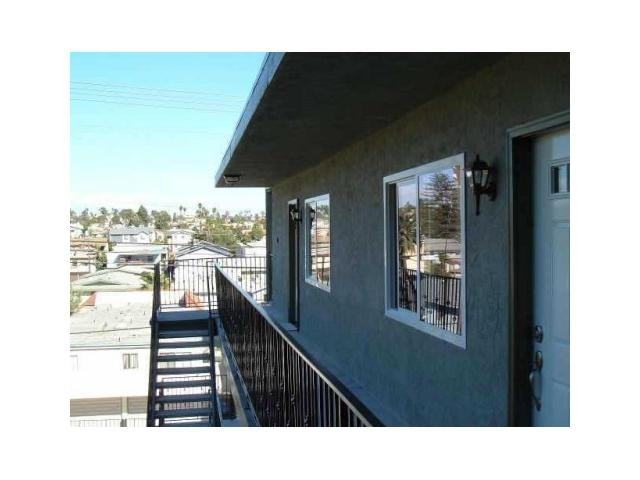 2445 Truxtun Rd - Photo 2 of 9